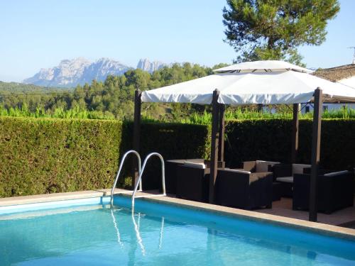 Фотографии гостевого дома 
            Luxurious Cottage in Sant Salvador de Guardiola with Pool
