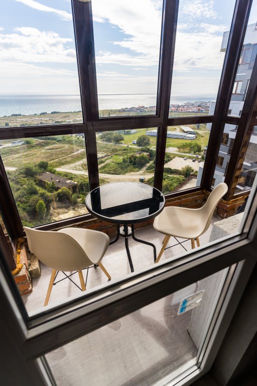 Фотографии квартиры
Апартаменты Просторные С Панорамным Балконом От LetoApart