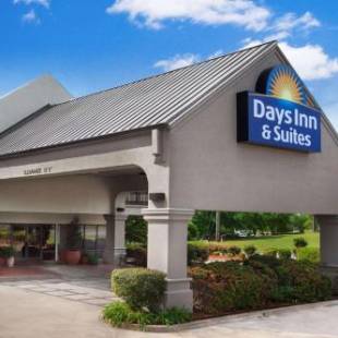 Фотографии гостиницы 
            Days Inn & Suites by Wyndham Tyler