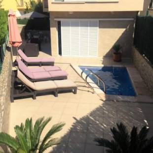 Фотографии гостевого дома
3 bedrooms house with private pool and enclosed garden at Puerto de Alcudia 1 km away from the beach