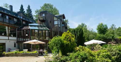 Фотография гостиницы Logis Hostellerie De La Claire Fontaine