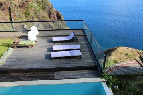 Фотография гостевого дома 4 bedrooms house with sea view private pool and jacuzzy at Canico