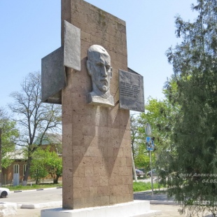 Фотография памятника Памятник Комарову и Топилину