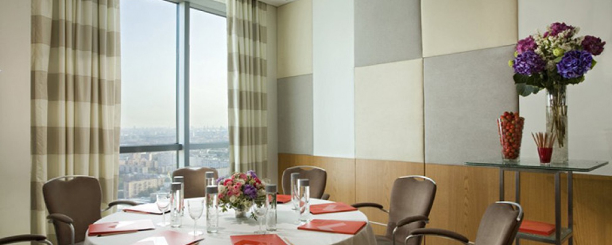 Фотографии комнаты для переговоров Зерматт