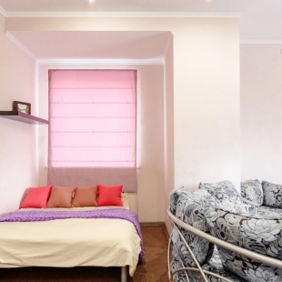 Фотография квартиры Апартаменты в Центре На 1 Линии с Видом на Крейсер Михаил Кутузов Море и Форумную Площадь от LetoAрart