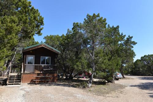 Фотография базы отдыха Lake Whitney Camping Resort Cabin 1