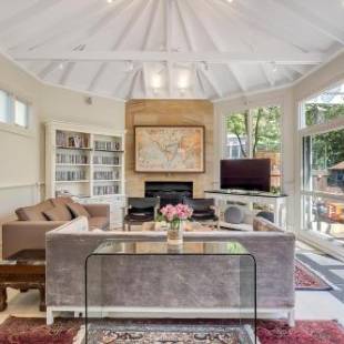 Фотографии гостевого дома
Luxe Mountain Retreat - Katoomba - 4 Bed & Bath