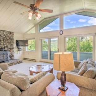 Фотография гостевого дома House with Balcony - 5 half Miles to Cranmore Resort!