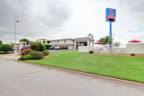 Фотография мотеля Studio 6 Midwest City, Ok - Oklahoma City