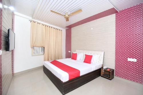 Фотография гостиницы OYO 13368 Hotel Gold Star