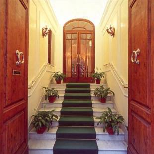 Фотографии гостиницы 
            Hotel Astoria Garden