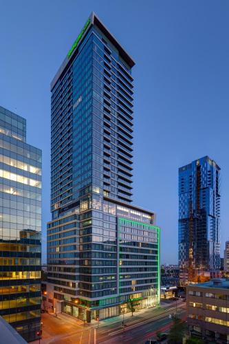 Фотография гостиницы Holiday Inn Hotel & Suites - Montreal Centre-ville Ouest, an IHG Hotel