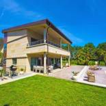 Фотография гостевого дома Luxurious Holiday Home with Swimming Pool at Sanxeno Galicia