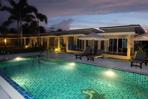 Фотография гостиницы The Oasis Khaolak Resort - SHA Plus