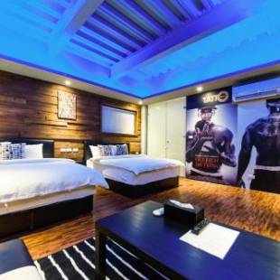 Фотографии мини отеля
Steel and screws