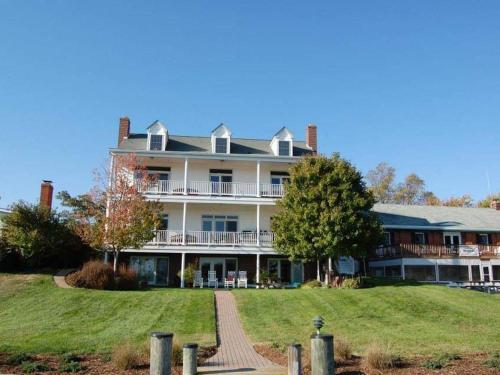 Фотография мини отеля Blue Heron Inn - A Bed and Breakfast LLC