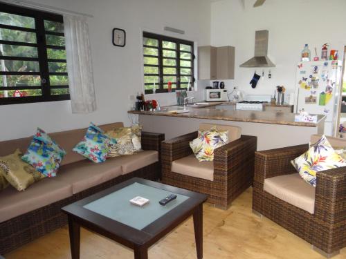 Фотография гостевого дома Eve and Sandys Holiday Home