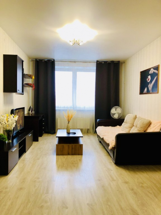 Фотографии квартиры
Апартаменты Шикарная двухкомнатная квартира с раздельными комнатами и балконом