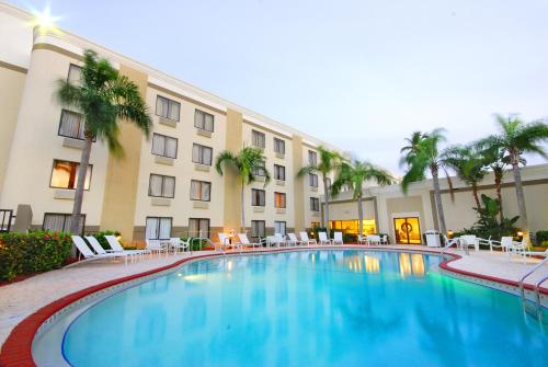 Фотография гостиницы Holiday Inn - Fort Myers - Downtown Area, an IHG Hotel