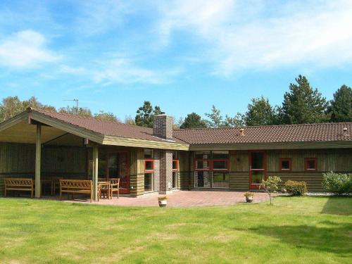 Фотография гостевого дома Four-Bedroom Holiday home in Væggerløse 14