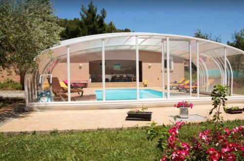 Фотографии гостевого дома 
            Maison d'une chambre avec piscine partagee terrasse amenagee et wifi a Cebazan