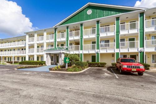 Фотография мотеля HomeTowne Studios by Red Roof Philadelphia-Maple Shade, NJ