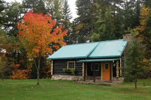 Фотография гостиницы Domaine le Bostonnais - Le Village en Bois Rond