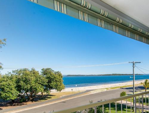 Фотографии гостевого дома
VIEWS VIEWS VIEWS! Front Top Floor Waterfront Unit - Chnook Apartments South Esp, Bongaree