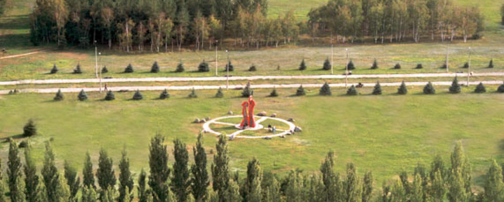 Фотографии памятника
Памятник жертвам политических репрессий ХХ века