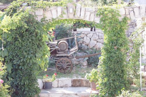 Фотография гостевого дома Apartments and rooms by the sea Tisno, Murter - 5128