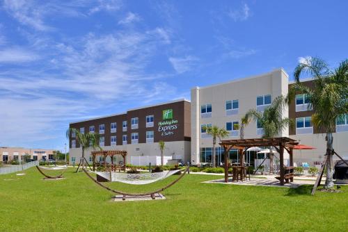 Фотография гостиницы Holiday Inn Express & Suites Trinity, an IHG Hotel