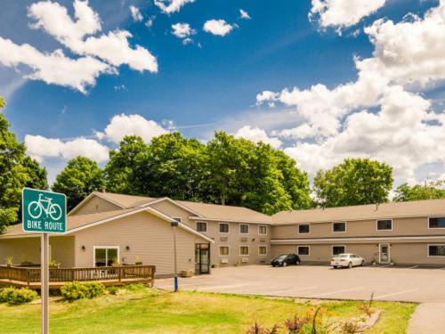 Фотография гостиницы Americas Best Value Inn Marquette
