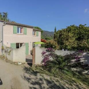 Фотографии гостевого дома
Provencal house on a small holiday resort, located at only 3 km from the Mediterranean Sea