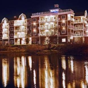 Фотографии гостиницы 
            Rivertide Suites