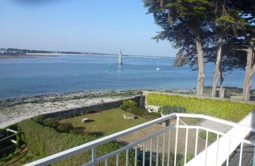 Фотография гостевого дома Maison de 4 chambres a Loctudy a 100 m de la plage avec vue sur la mer jardin clos et wifi