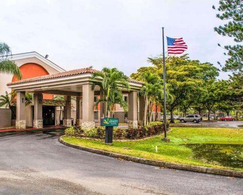 Фотография гостиницы Quality Suites Fort Myers Airport I-75
