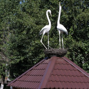 Фотография памятника Скульптура Аисты в гнезде