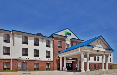 Фотография гостиницы Holiday Inn Express Hotel & Suites McPherson, an IHG Hotel