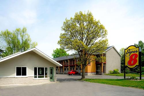 Фотография гостиницы Super 8 by Wyndham Kingston