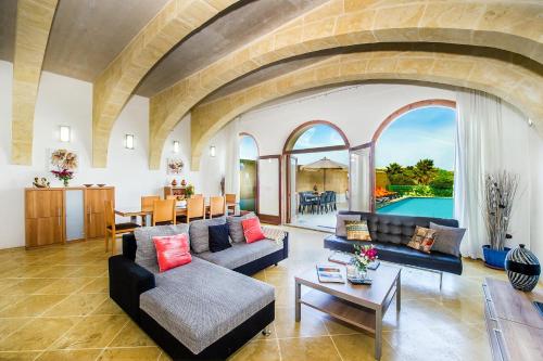 Фотография гостевого дома The Arches Holiday Home