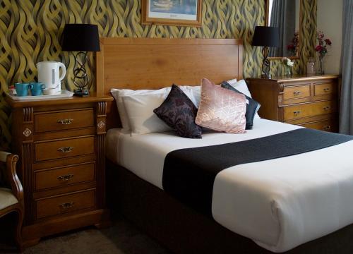 Фотография гостиницы Little Foxes Hotel & Gatwick Airport Parking