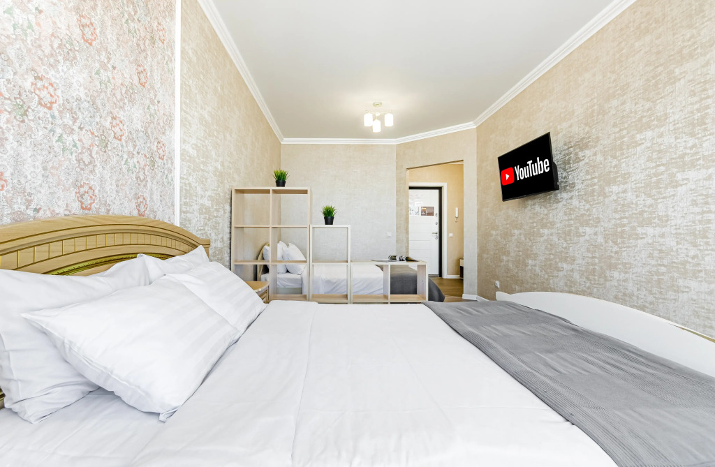 Фотография квартиры Апартаменты 2 Кровати Диван 6 гостей Центр Краснодара 22 Этаж Smart TV и Вид из Окна