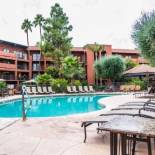 Фотография гостиницы Holiday Inn and Suites Phoenix Airport North, an IHG Hotel