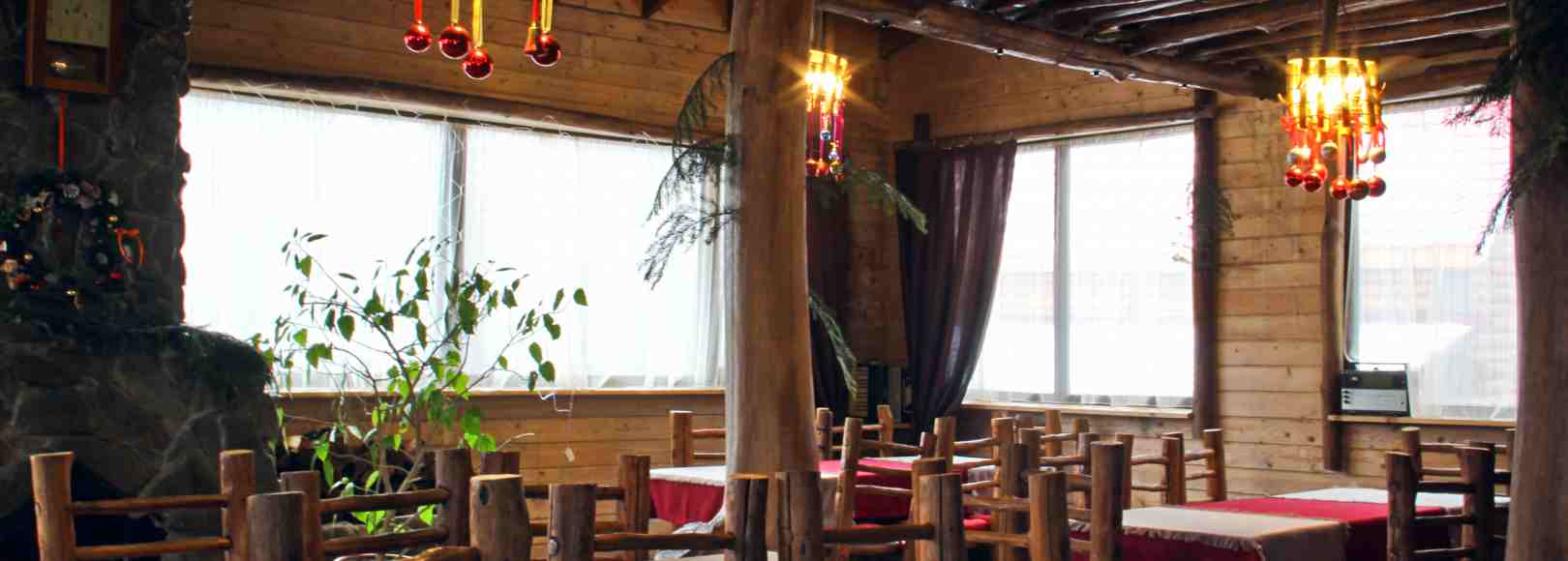 Фотография банкетного зала 12 стульев