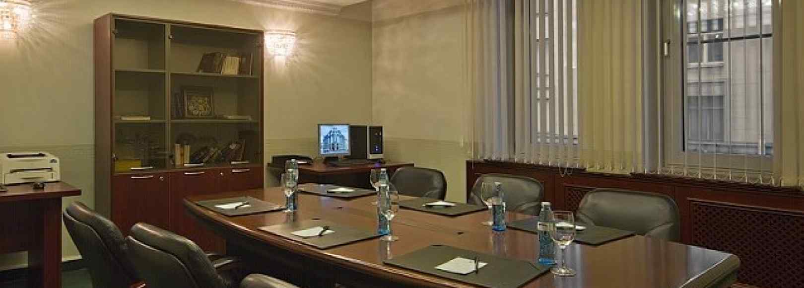 Фотография комнаты для переговоров Александрит