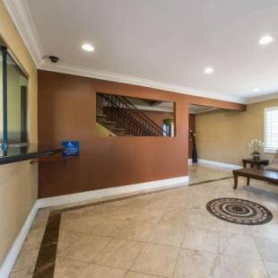 Фотографии мотеля
Santa Fe Inn Los Angeles