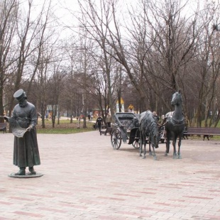 Фотография памятника Скульптурная композиция Ямщик и двойка лошадей