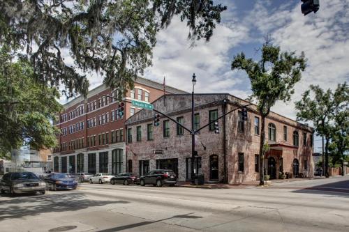 Фотография гостиницы Staybridge Suites Savannah Historic District, an IHG Hotel