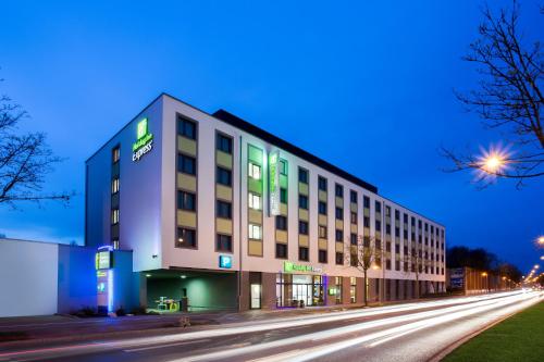 Фотография гостиницы Holiday Inn Express Augsburg, an IHG Hotel