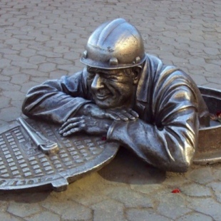 Фотография достопримечательности Памятник Слесарю Степанычу